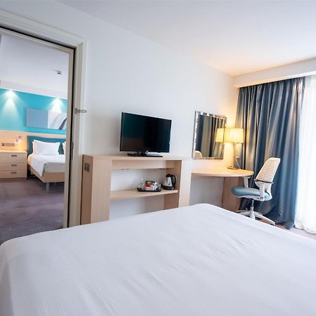 Hampton By Hilton Bristol Airport Hotel Redhill  Bagian luar foto