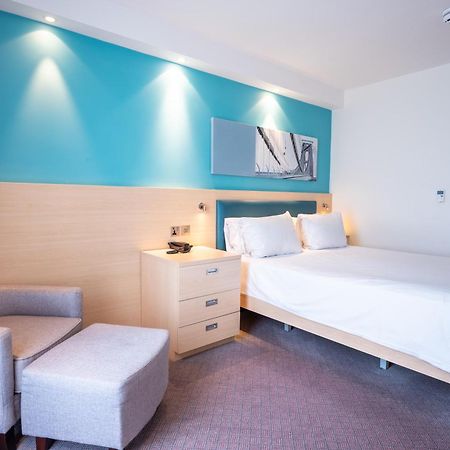Hampton By Hilton Bristol Airport Hotel Redhill  Bagian luar foto