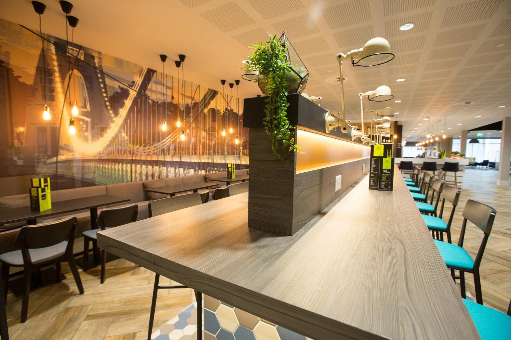 Hampton By Hilton Bristol Airport Hotel Redhill  Bagian luar foto