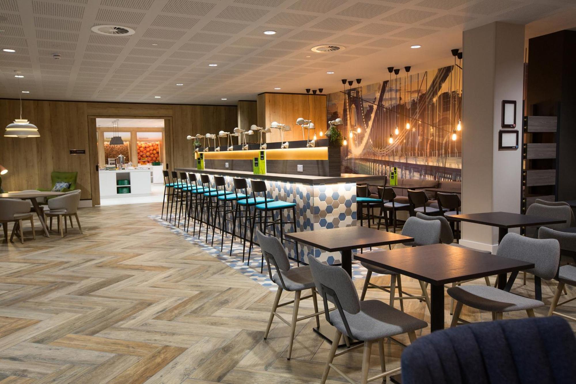 Hampton By Hilton Bristol Airport Hotel Redhill  Bagian luar foto
