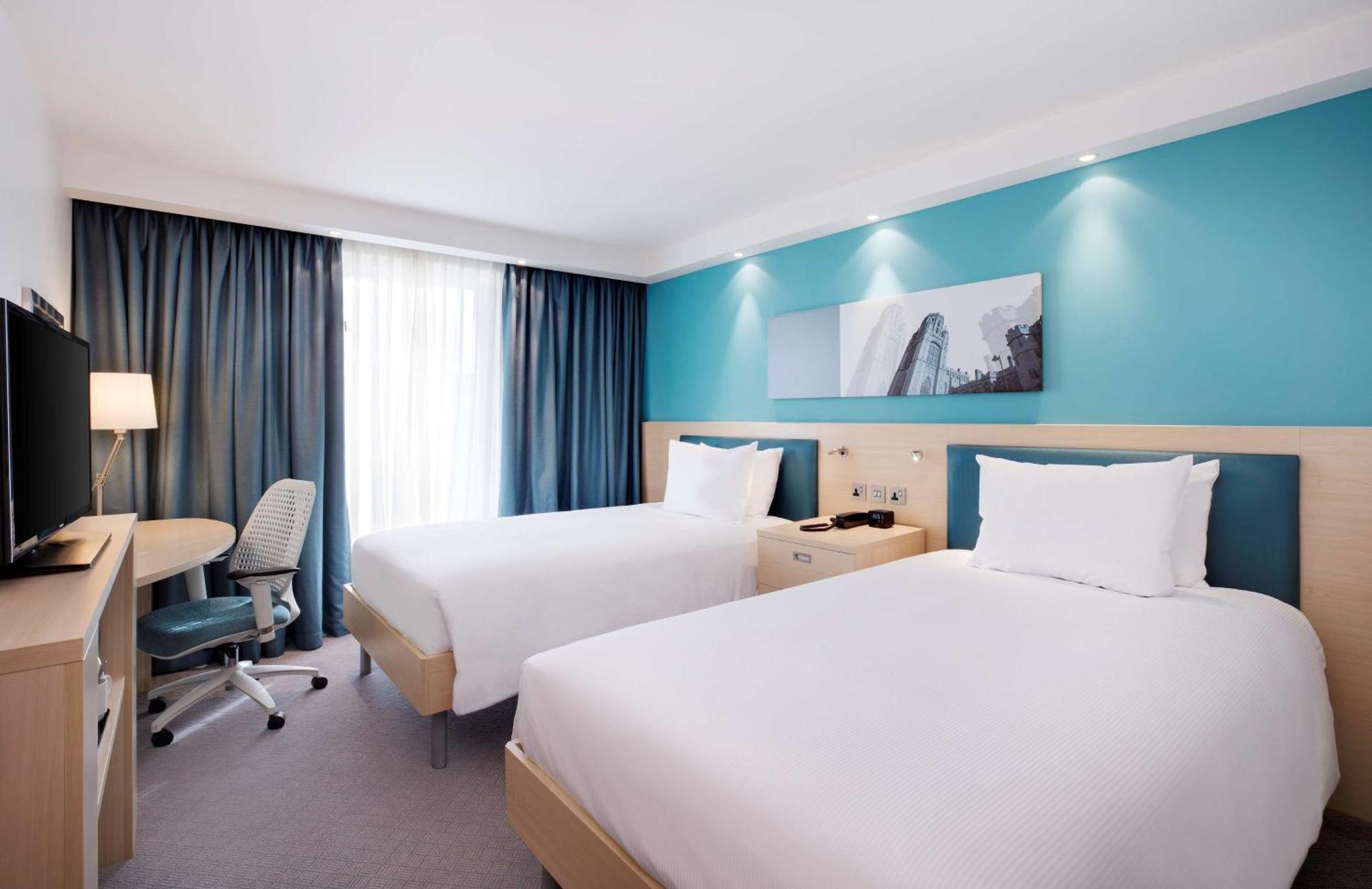 Hampton By Hilton Bristol Airport Hotel Redhill  Bagian luar foto