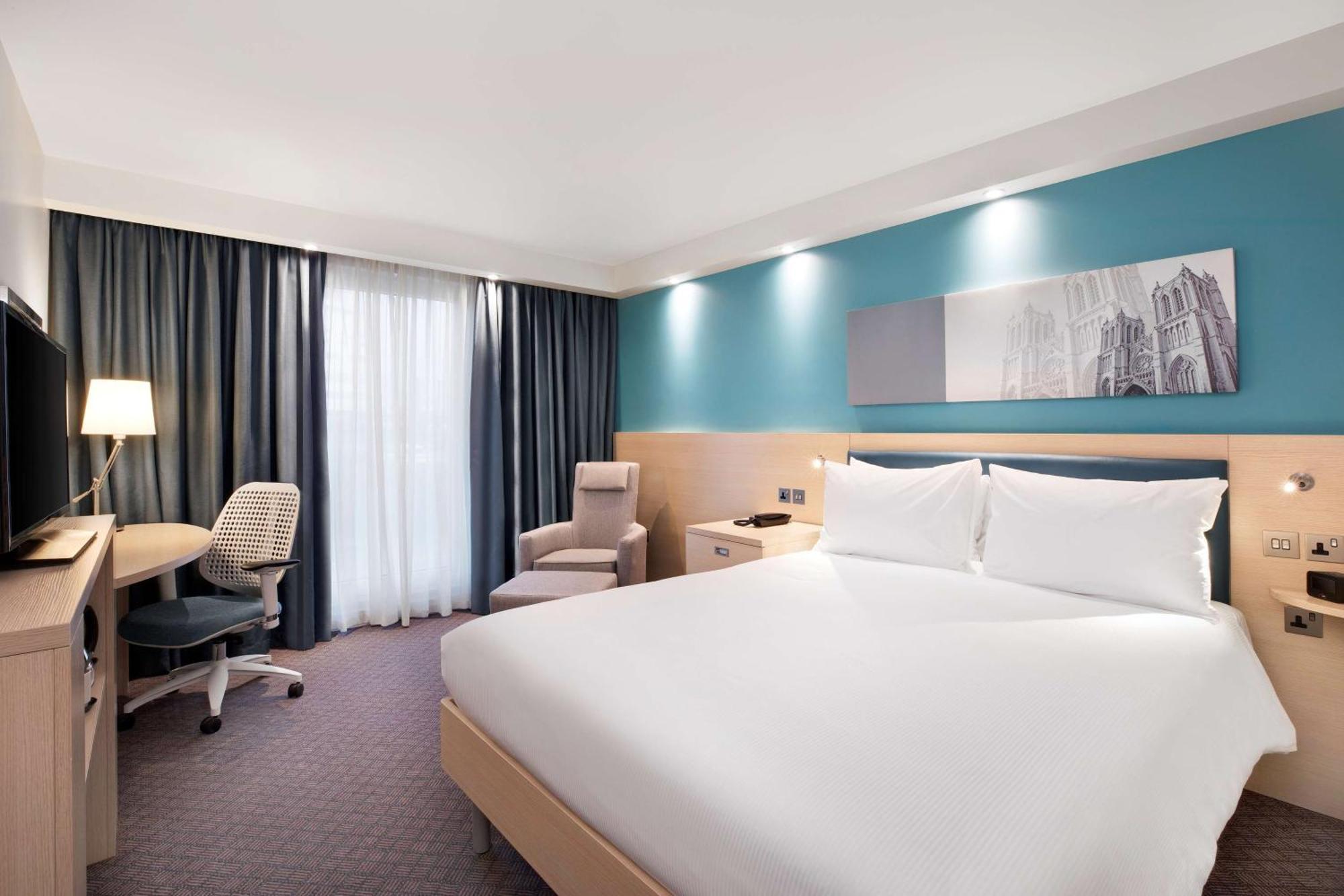 Hampton By Hilton Bristol Airport Hotel Redhill  Bagian luar foto