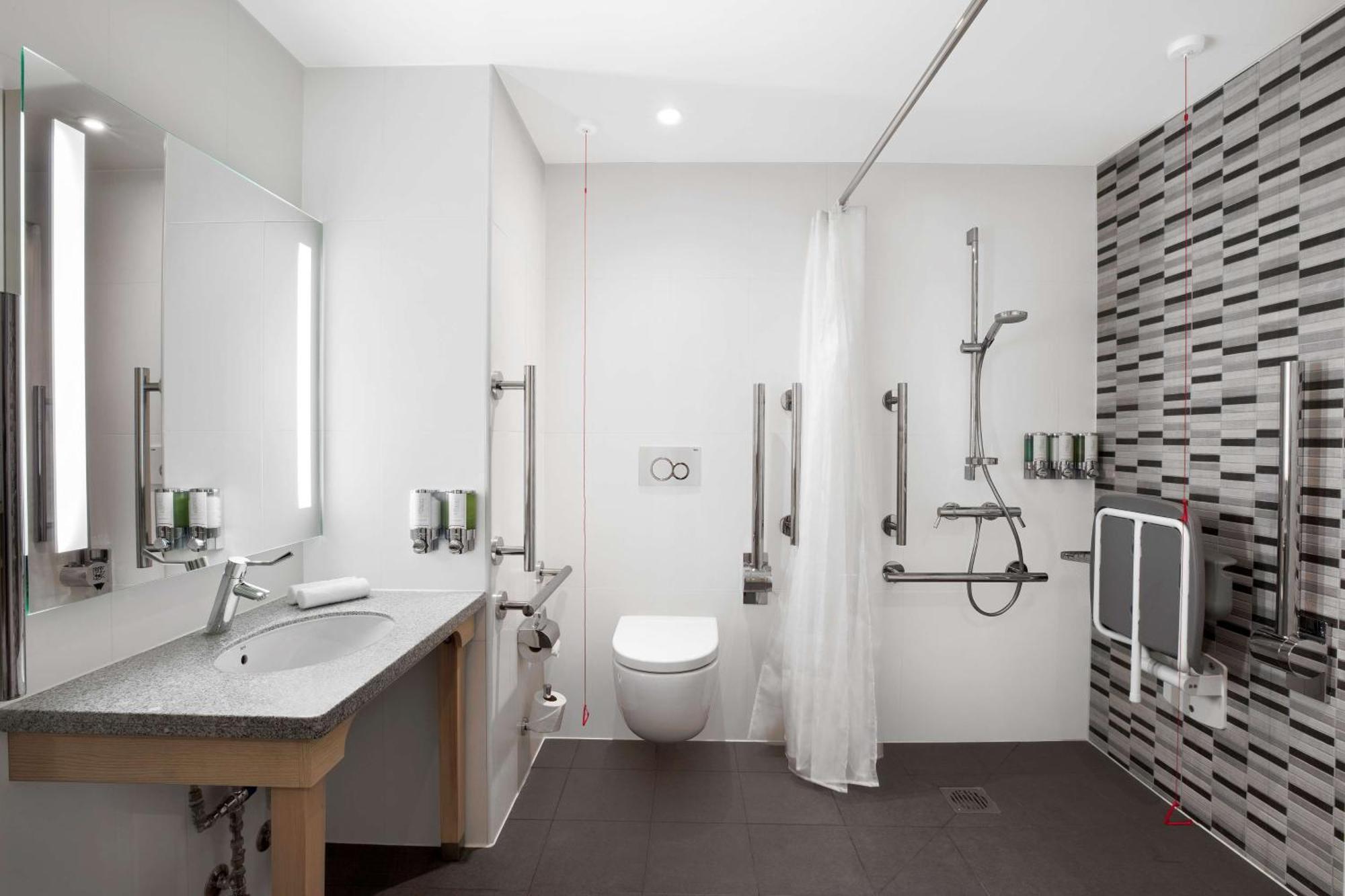 Hampton By Hilton Bristol Airport Hotel Redhill  Bagian luar foto