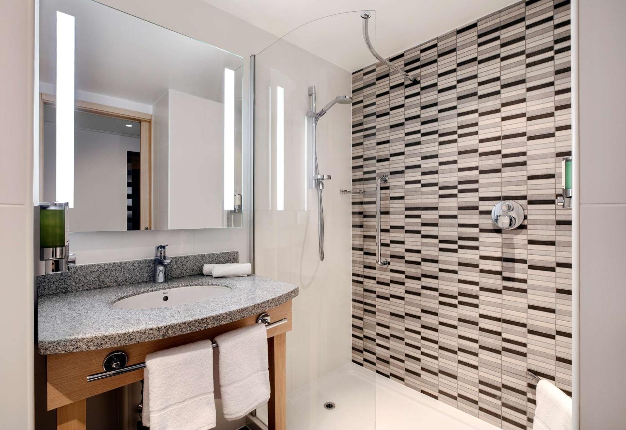 Hampton By Hilton Bristol Airport Hotel Redhill  Bagian luar foto