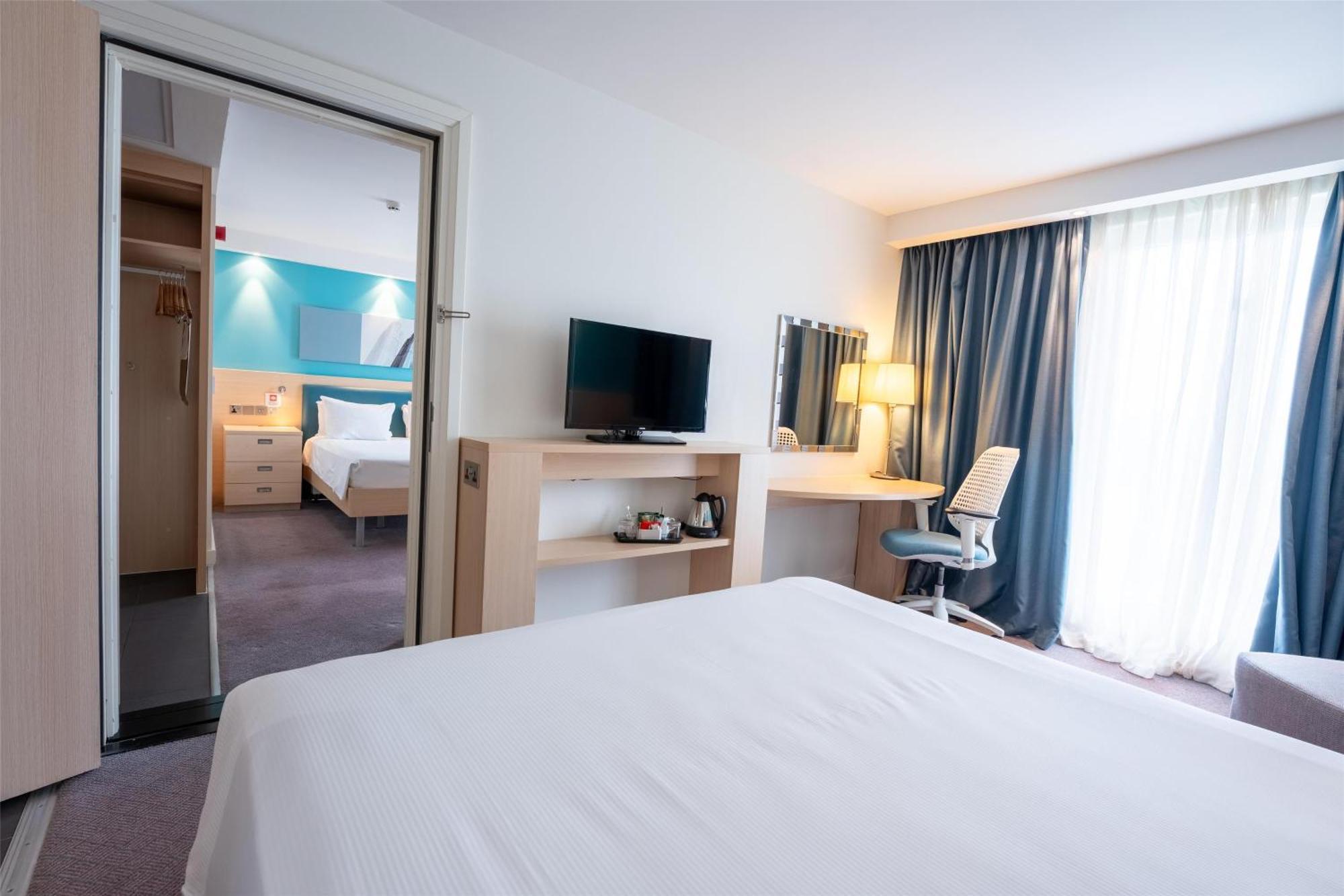 Hampton By Hilton Bristol Airport Hotel Redhill  Bagian luar foto
