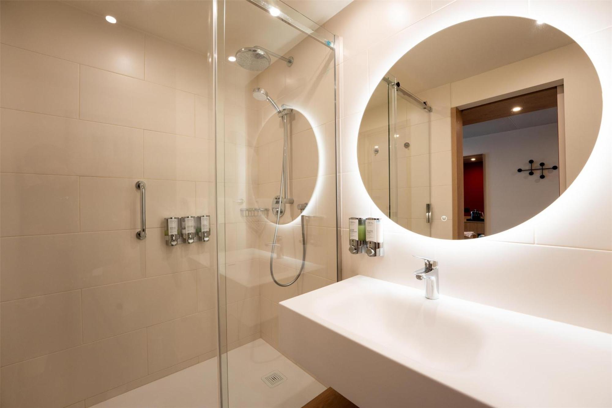 Hampton By Hilton Bristol Airport Hotel Redhill  Bagian luar foto