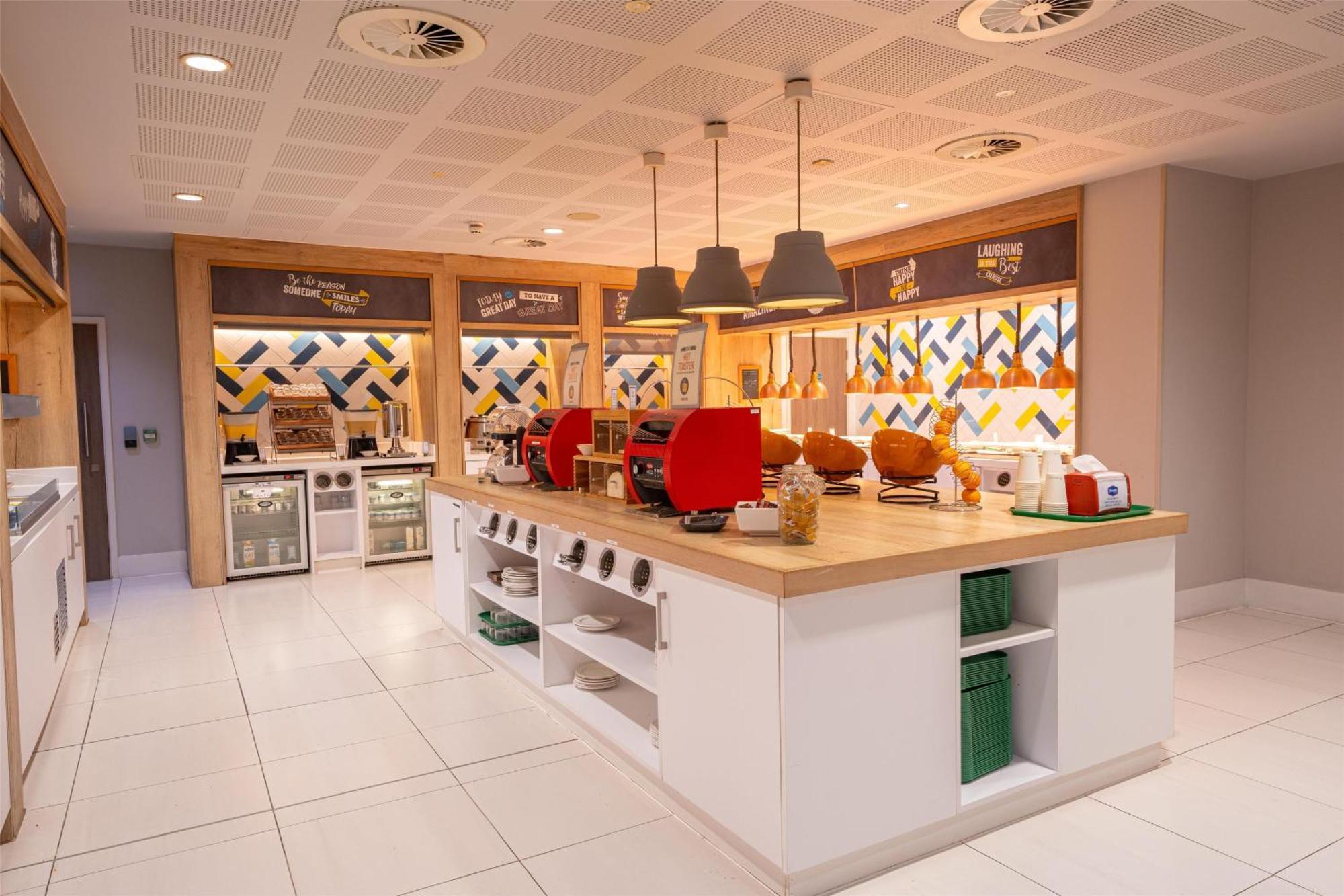 Hampton By Hilton Bristol Airport Hotel Redhill  Bagian luar foto