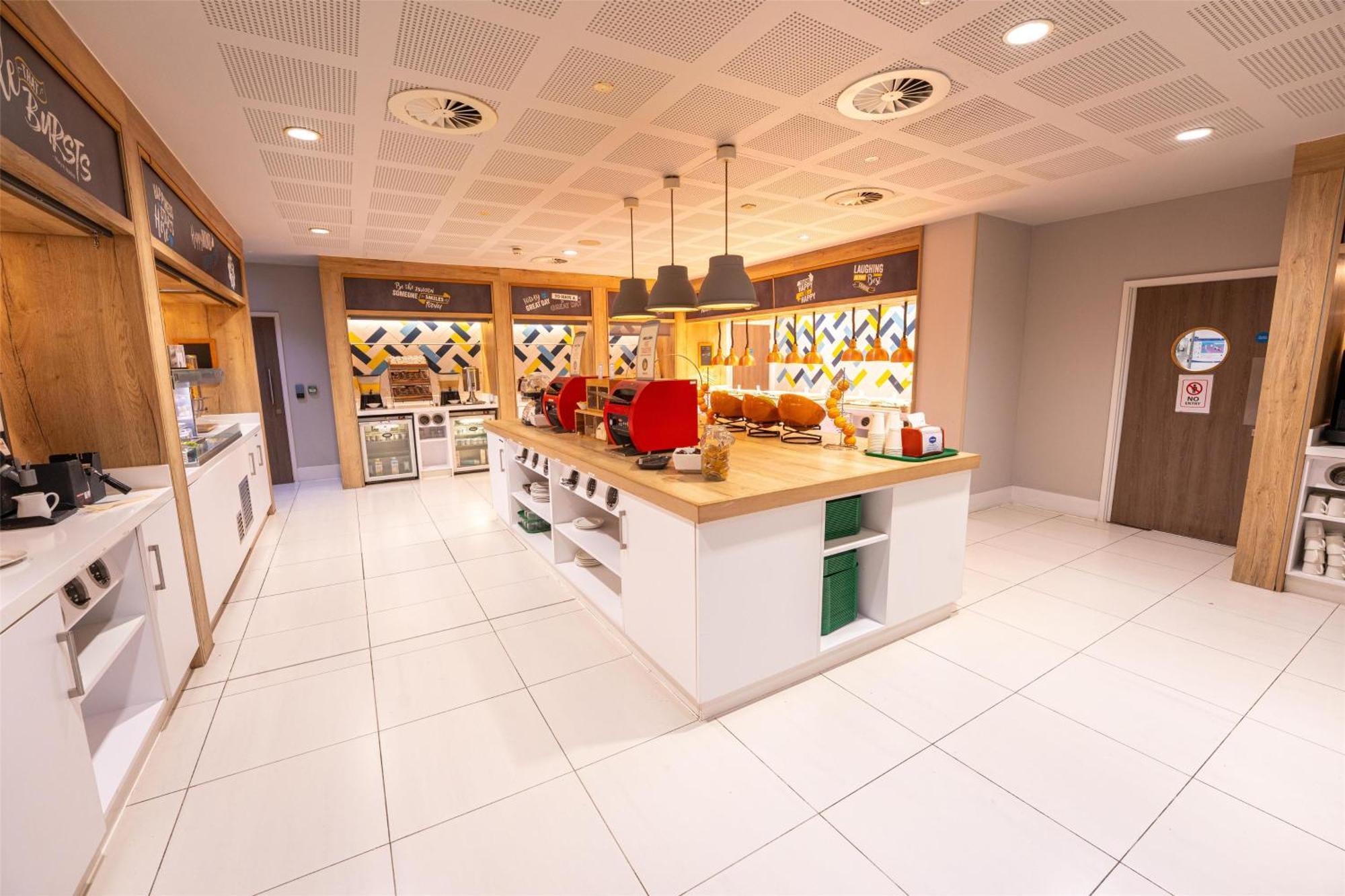 Hampton By Hilton Bristol Airport Hotel Redhill  Bagian luar foto