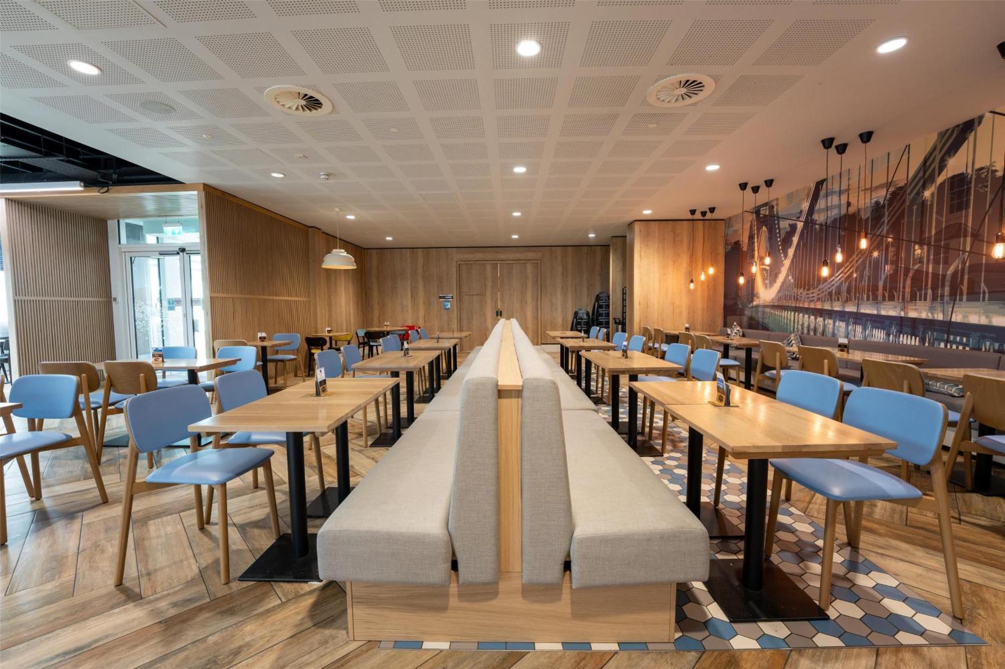 Hampton By Hilton Bristol Airport Hotel Redhill  Bagian luar foto
