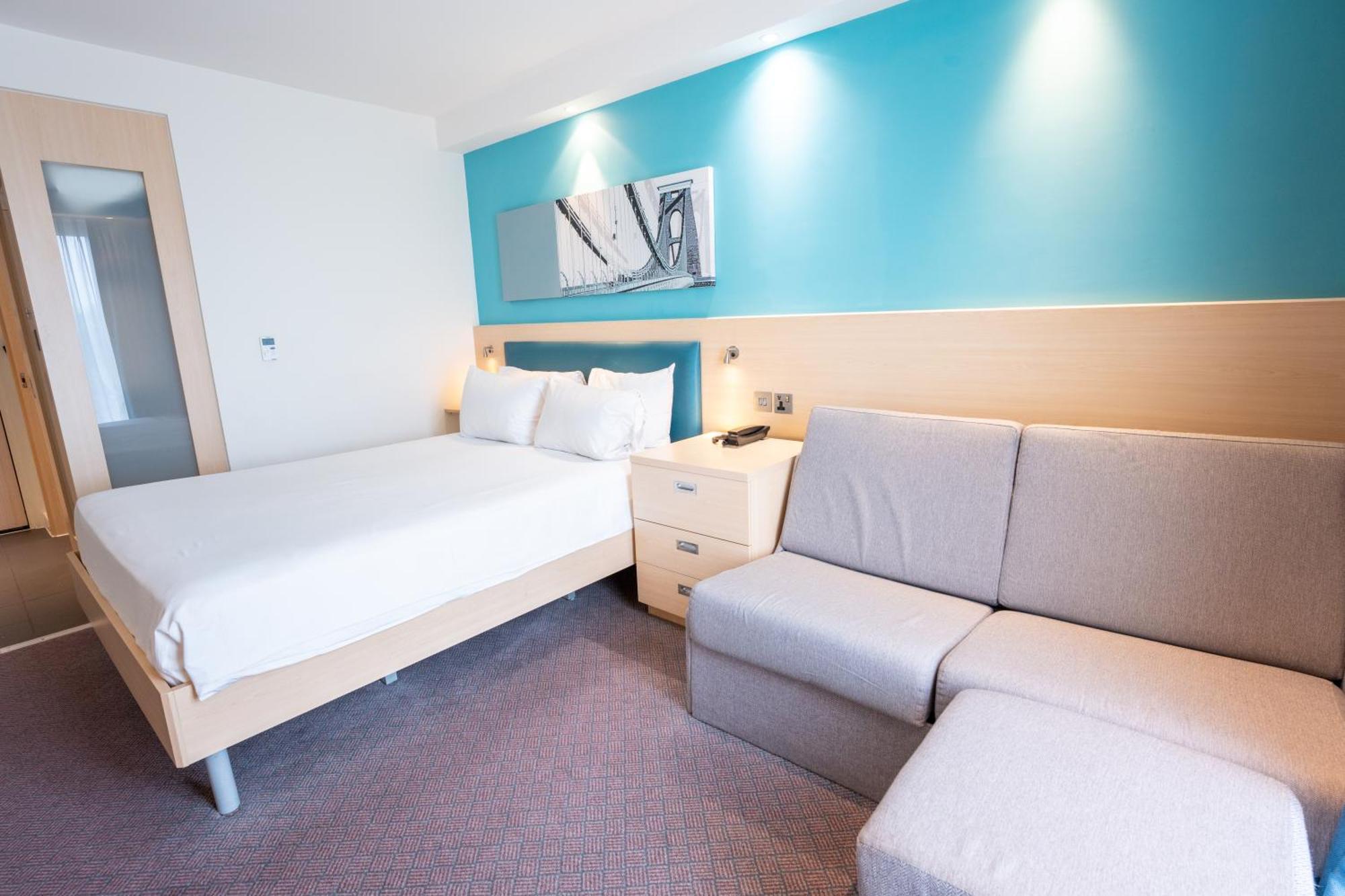 Hampton By Hilton Bristol Airport Hotel Redhill  Bagian luar foto
