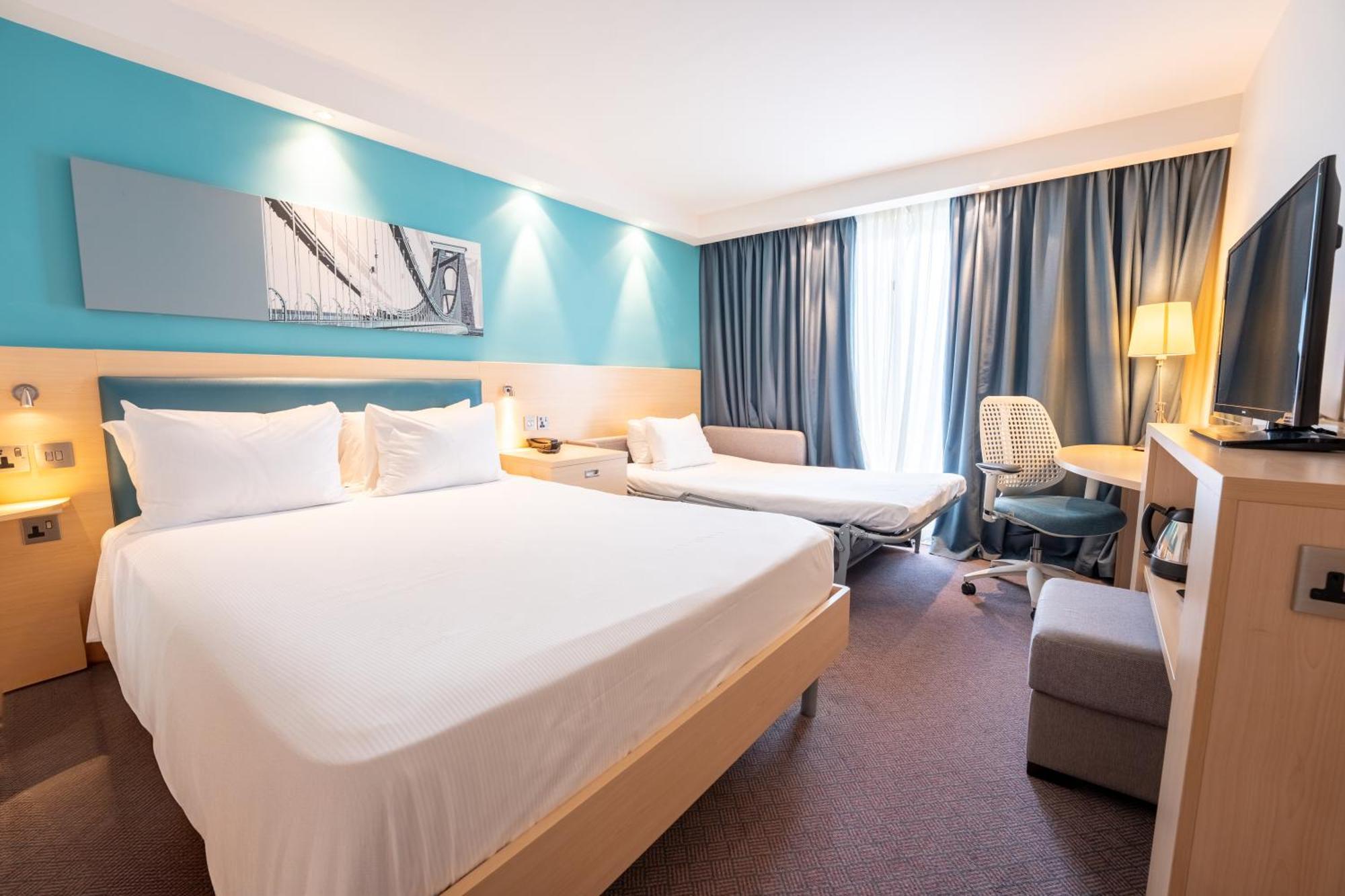 Hampton By Hilton Bristol Airport Hotel Redhill  Bagian luar foto